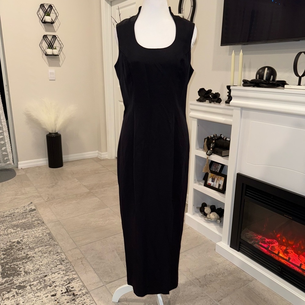 Chic Black Sleeveless Midi Dress